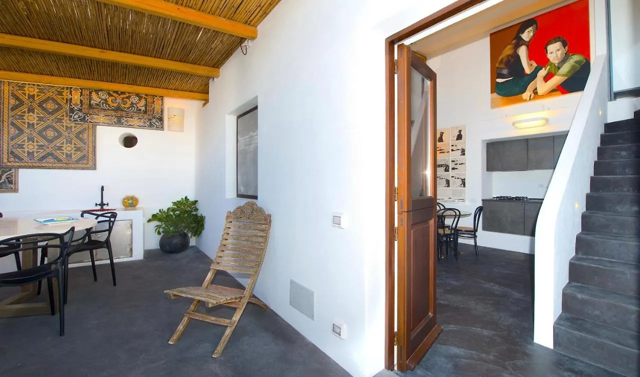 Casa Due Lune Stromboli 0*,  Italia